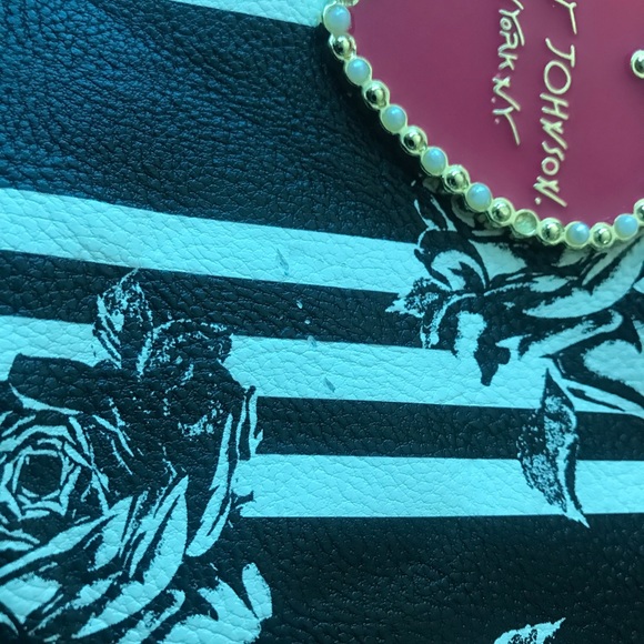 ✨SALE✨Betsey Johnson tote/purse - Picture 10 of 12